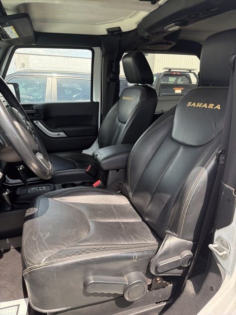 Used 2013 White Jeep Sahara image 10