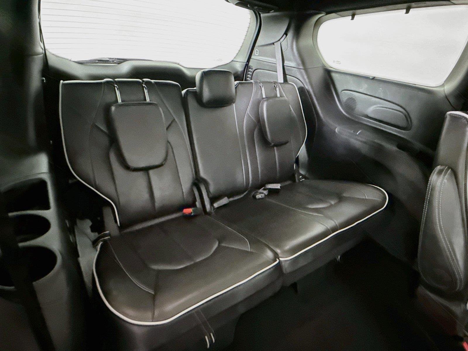 Used 2025 Bright White Clearcoat Chrysler Limited image 40