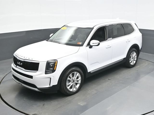 Used 2022 White Kia LX image 13