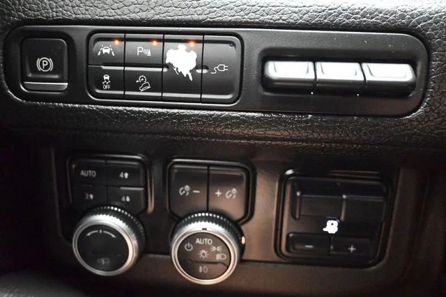 Used 2021 Black GMC Denali image 23