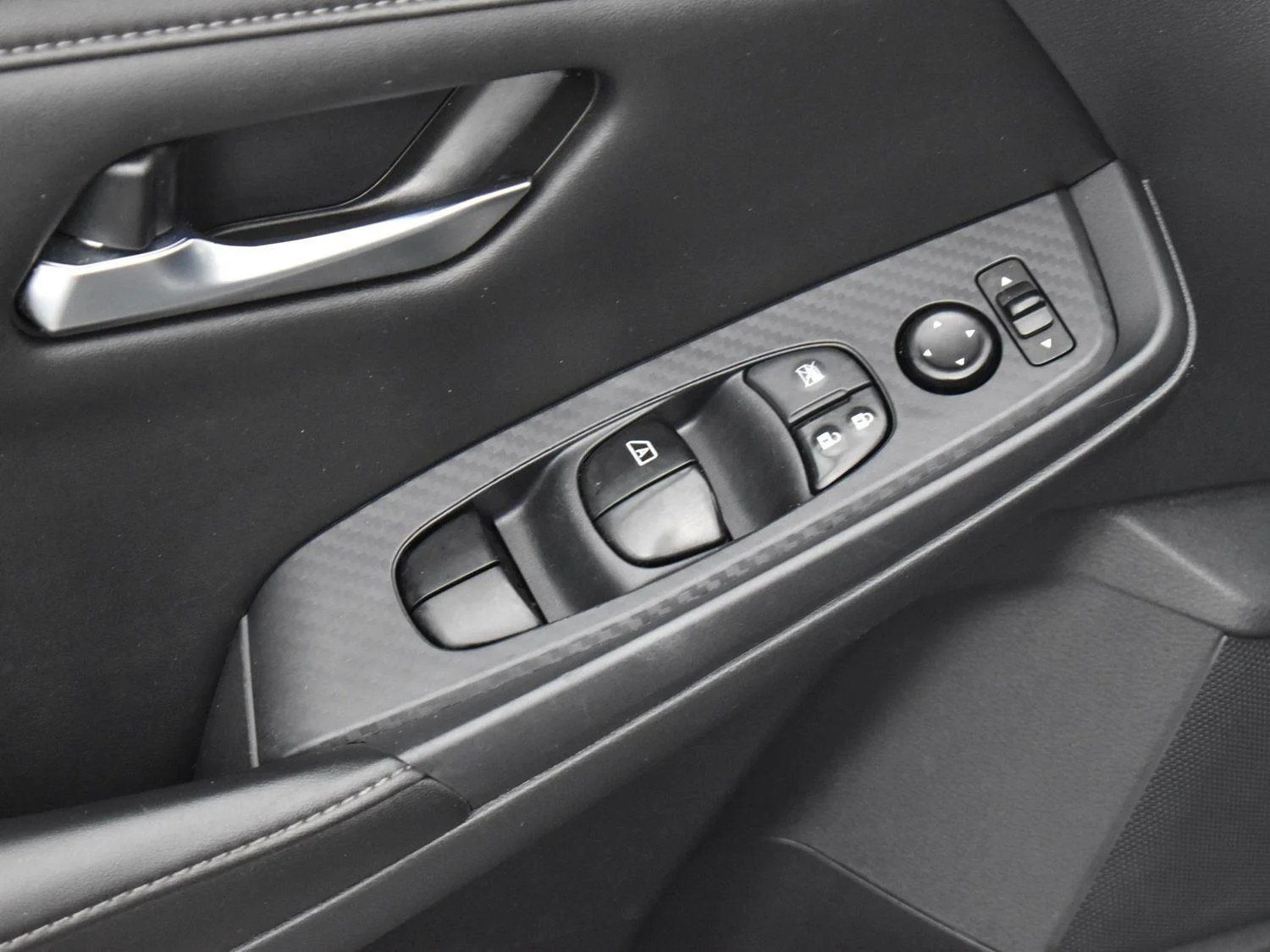 Used 2021 Black Nissan SV image 11