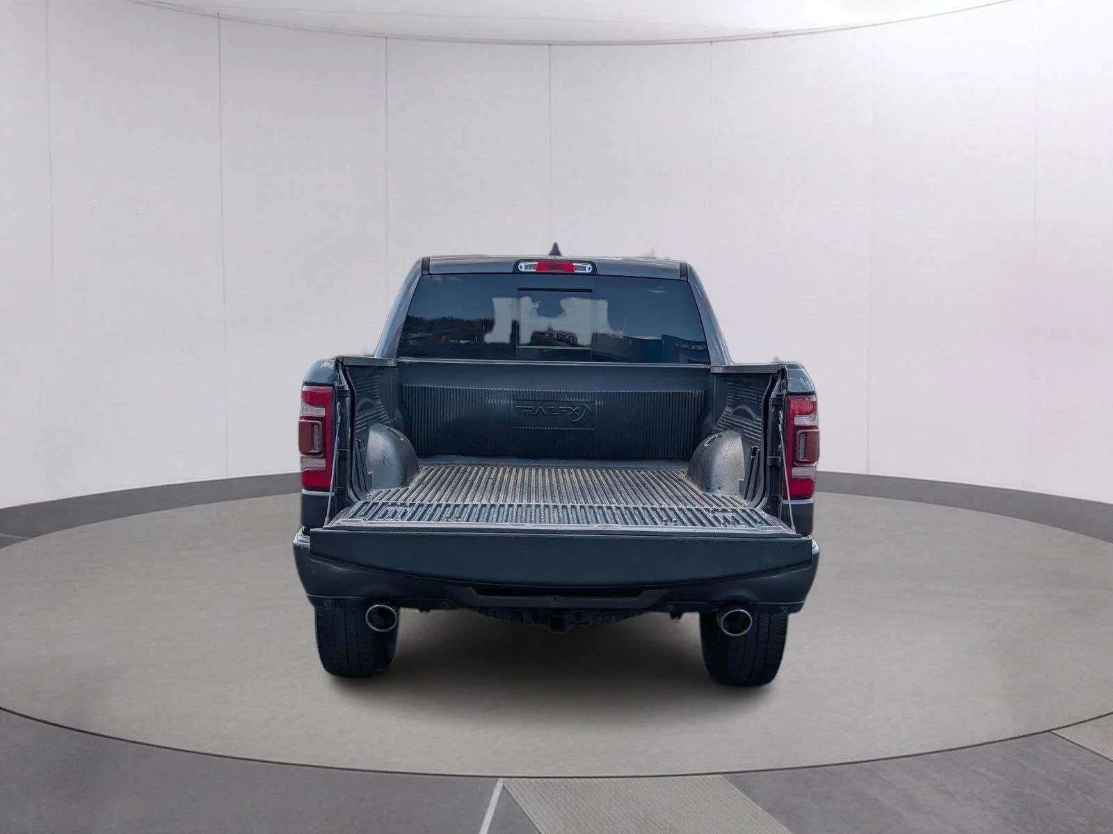 Used 2020 Granite Crystal Metallic Clearcoat Ram Laramie image 6