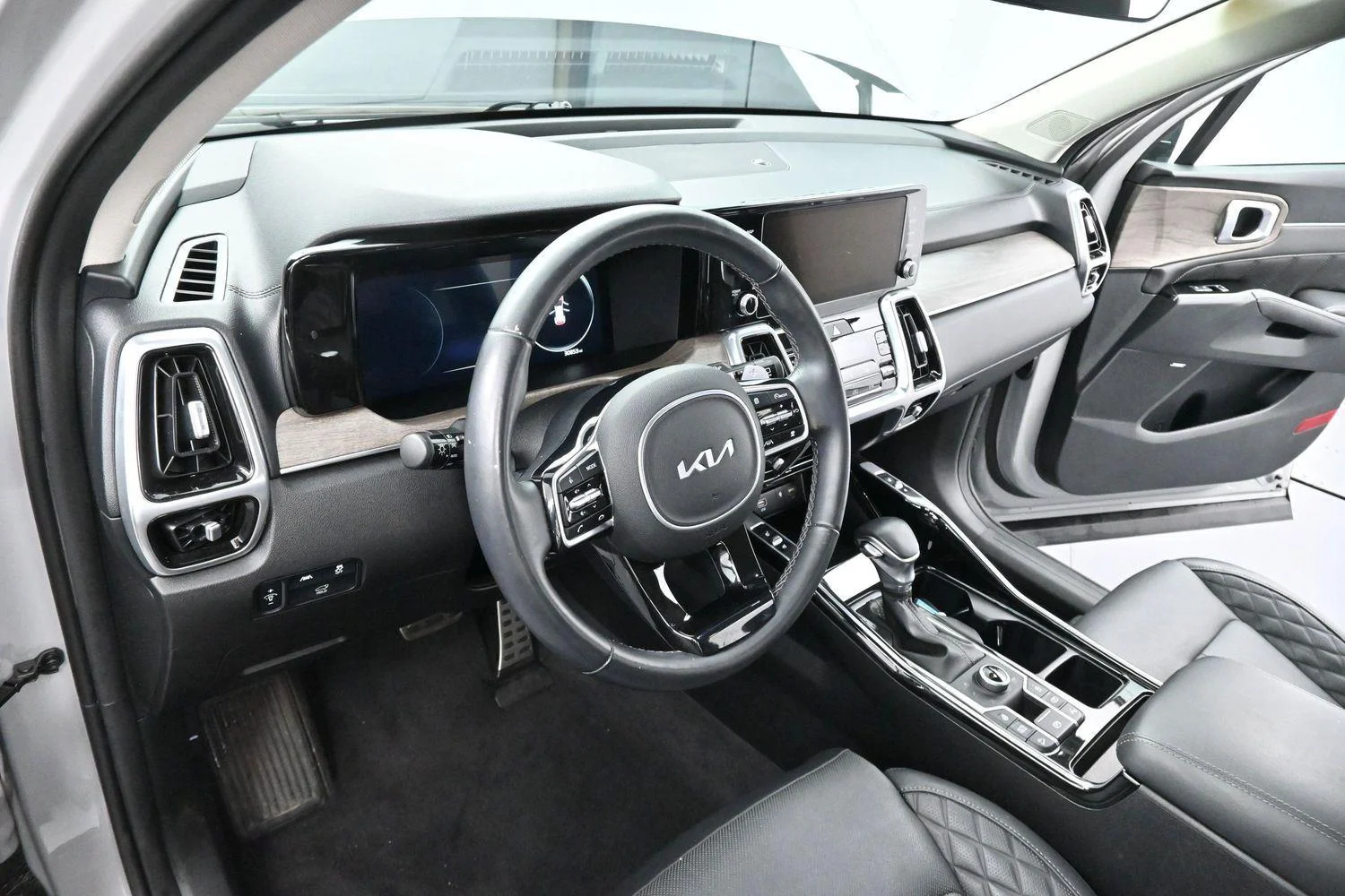 Used 2023 Wolf Gray Kia X-Line SX Prestige image 17