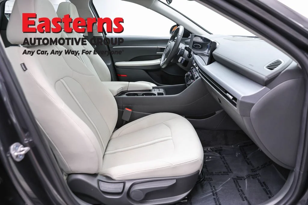 Used 2024 Gray Hyundai SEL image 25
