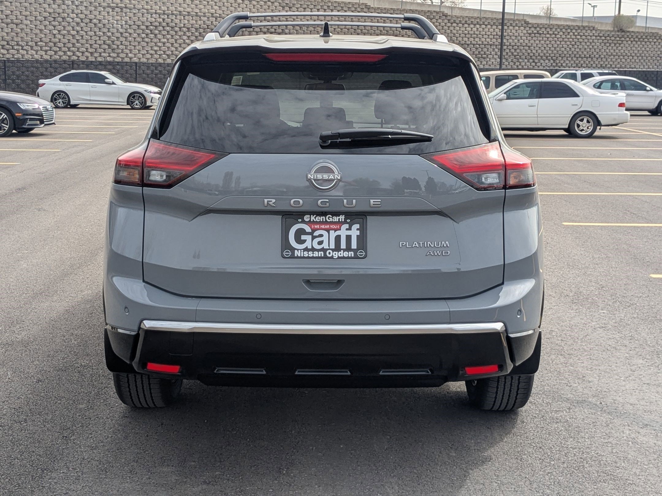 New 2026 Boulder Gray Pearl/Super Black Nissan Platinum image 4