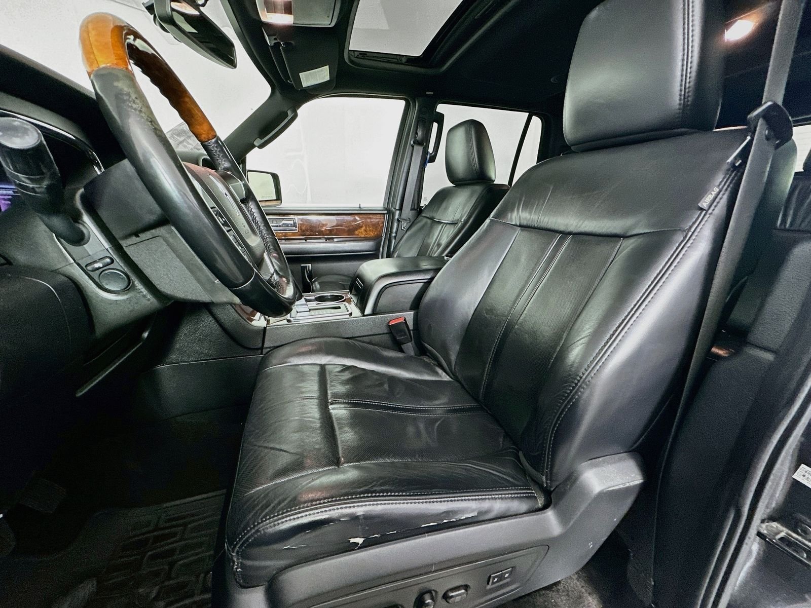 Used 2015 Magnetic Metallic Lincoln Base image 22