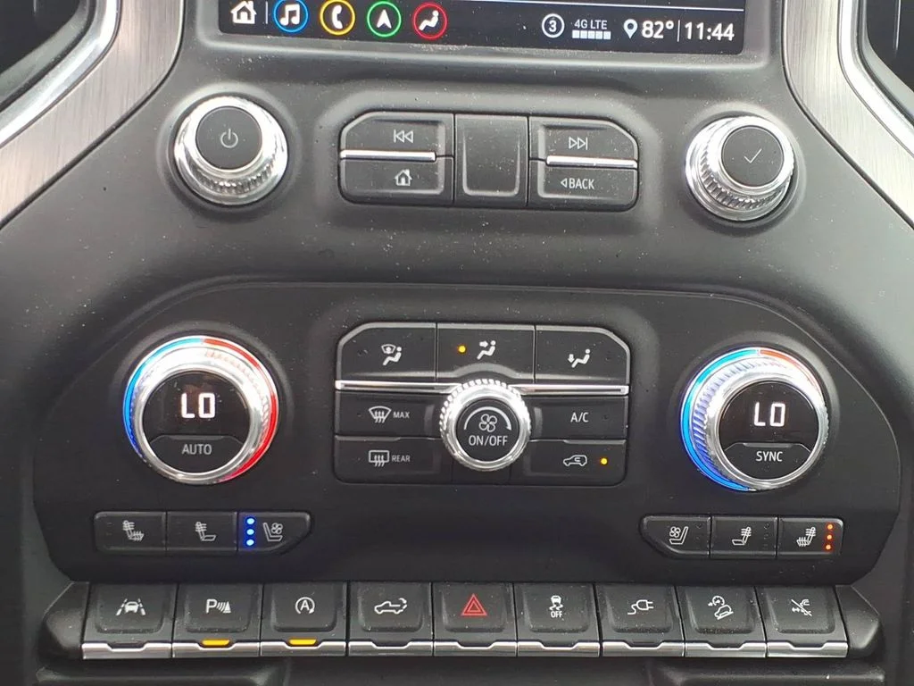 Used 2020 White GMC Denali image 32