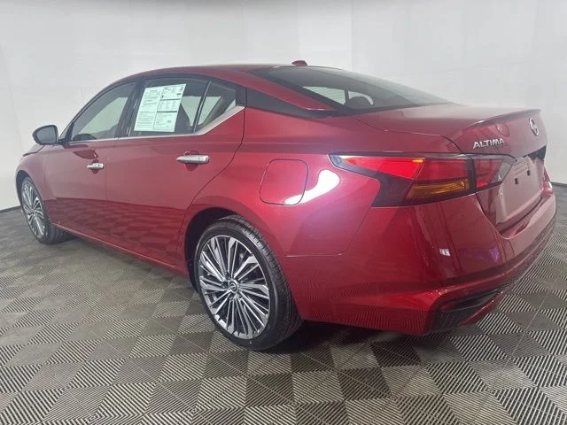 Used 2024 Red Nissan 2.5 SL image 6