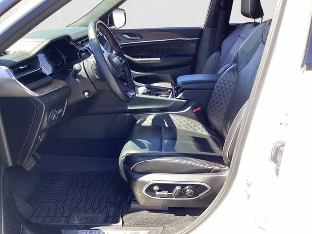 Used 2023 Bright White Clearcoat Jeep Summit image 9