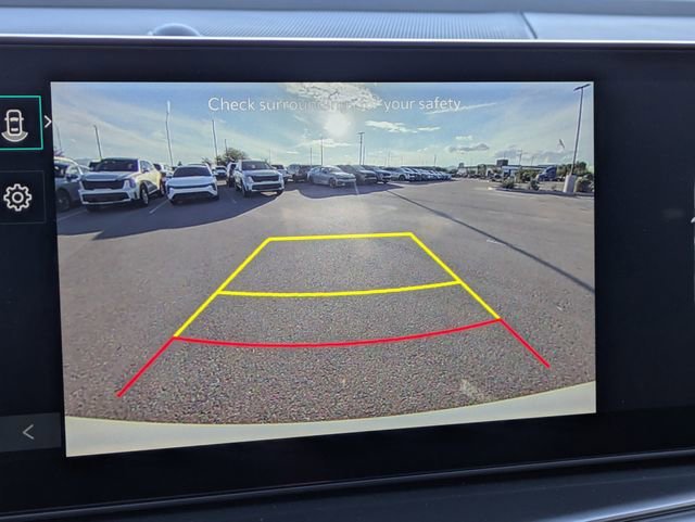 2025 Kia Sorento S - Photo 31