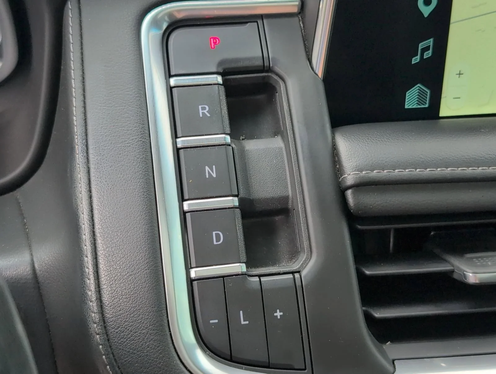 Used 2022 Black Chevrolet Z71 image 21
