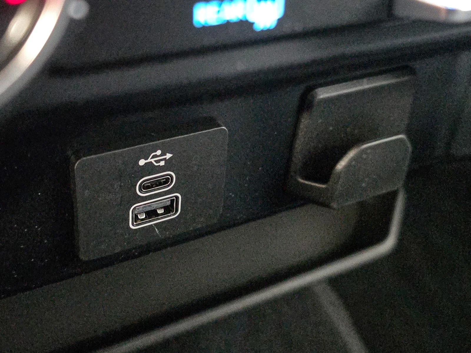 Used 2026 Agate Black Metallic Ford XLT image 30