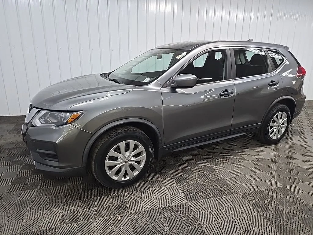 Used 2018 Gray Nissan S image 6