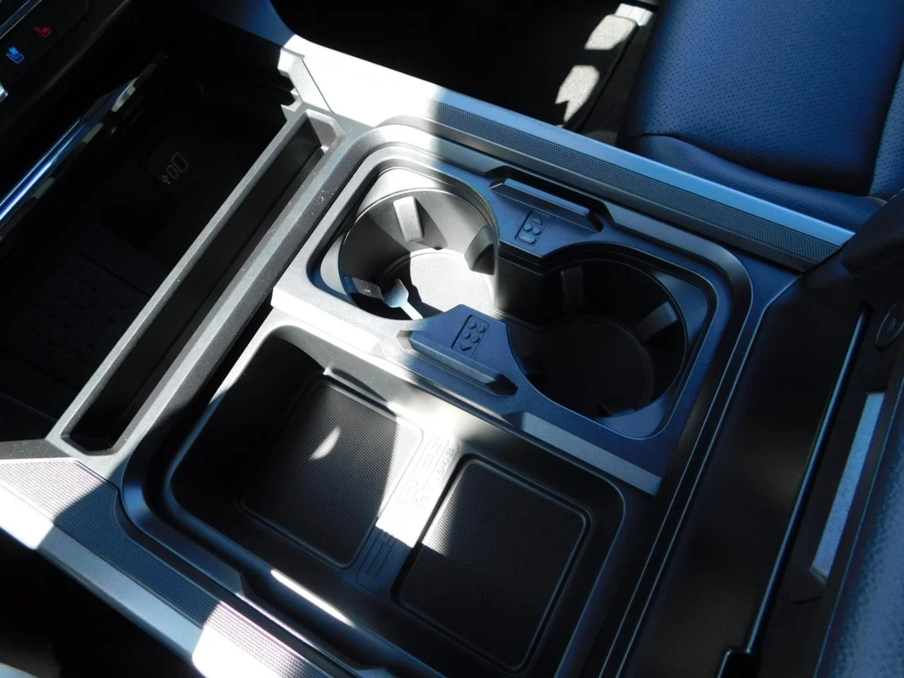 New 2027 Carbonized Gray Metallic Ford F-250® Lariat® image 54