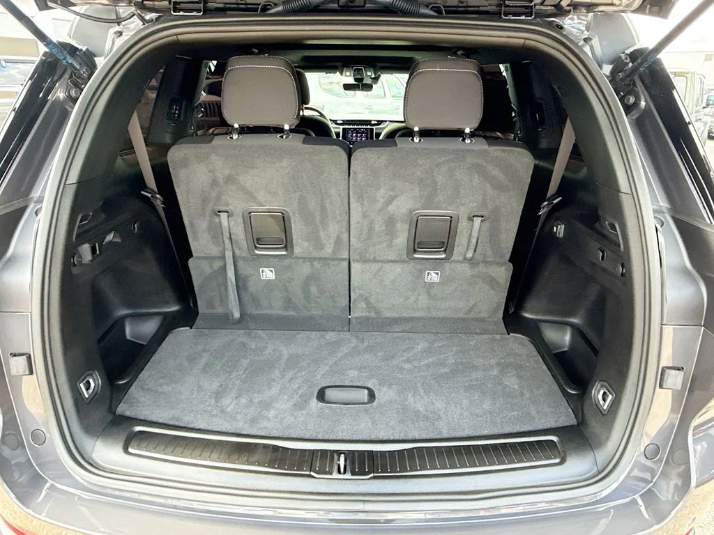 Used 2025 Gray Jeep Laredo image 29