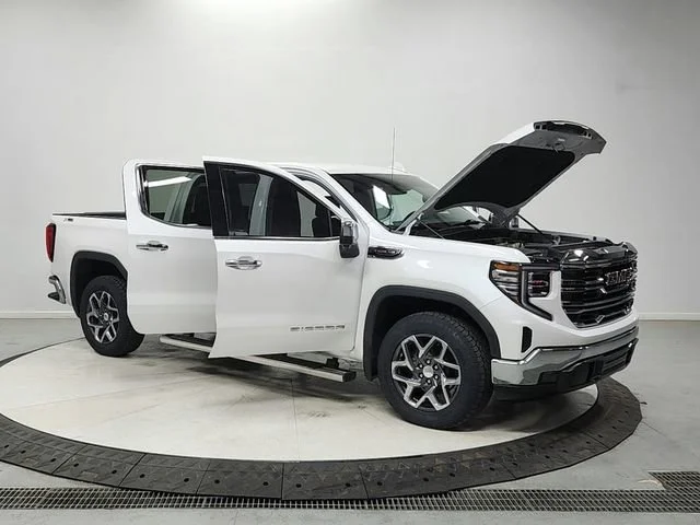 Used 2023 White Frost Tricoat GMC SLT image 9