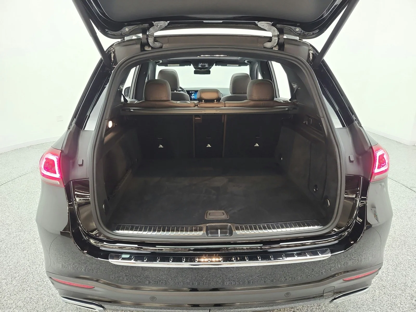 Certified Used 2023 Black Mercedes-Benz GLE 450 4MATIC® SUV image 18