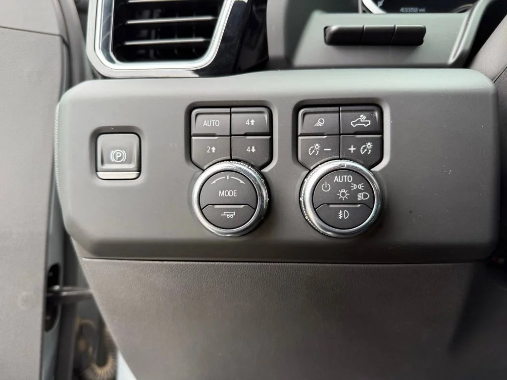 Used 2023 Sterling Metallic GMC Denali image 22