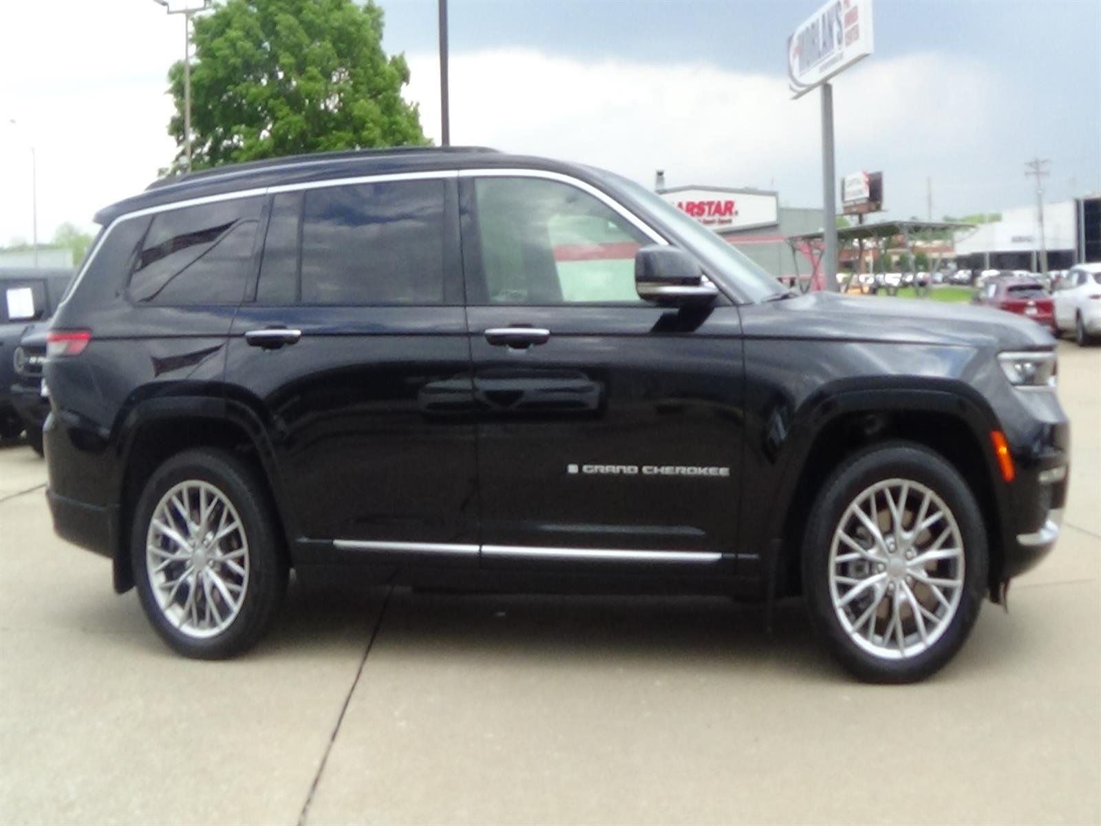Used 2025 Diamond Black Crystal Pearl Coat (pxj) Jeep Summit image 5