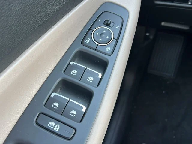 Used 2022 Gray Hyundai SEL image 22