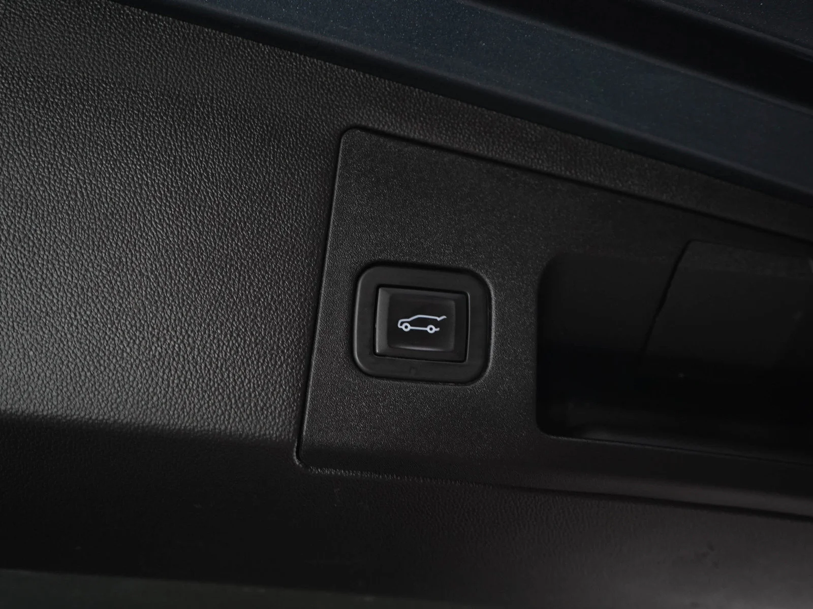 Used 2019 Shadow Metallic Cadillac Base image 14