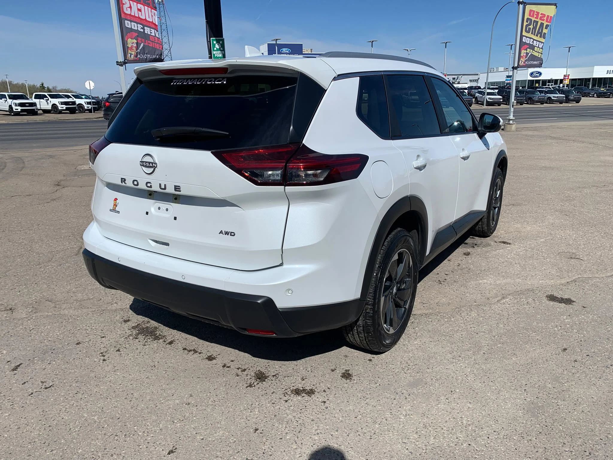Certified Used 2025 Everest White Tricoat Pearl Nissan SV*Adaptive Cruise | Remote Start | Htd Seats | Pano Roof | Htd Wheel | Blind Spot Detection image 13