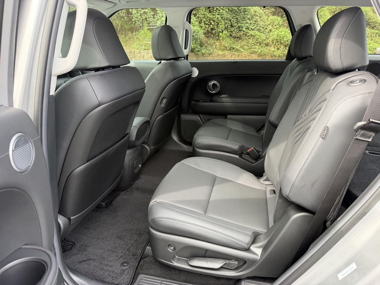 New 2027 Shimmering Silver Hyundai Blue SEL Premium 7P image 13