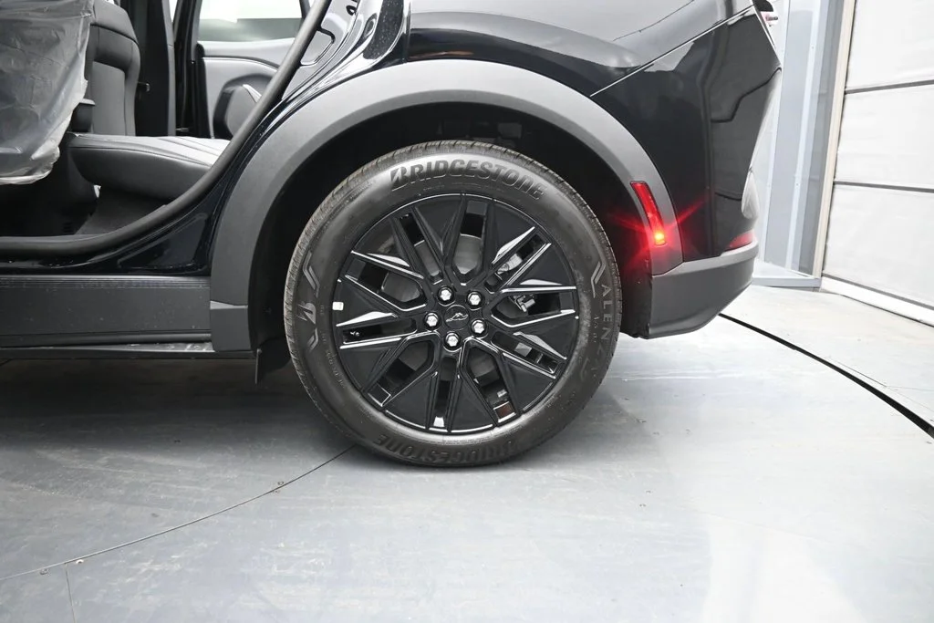 New 2026 Shadow Black Ford Select image 17