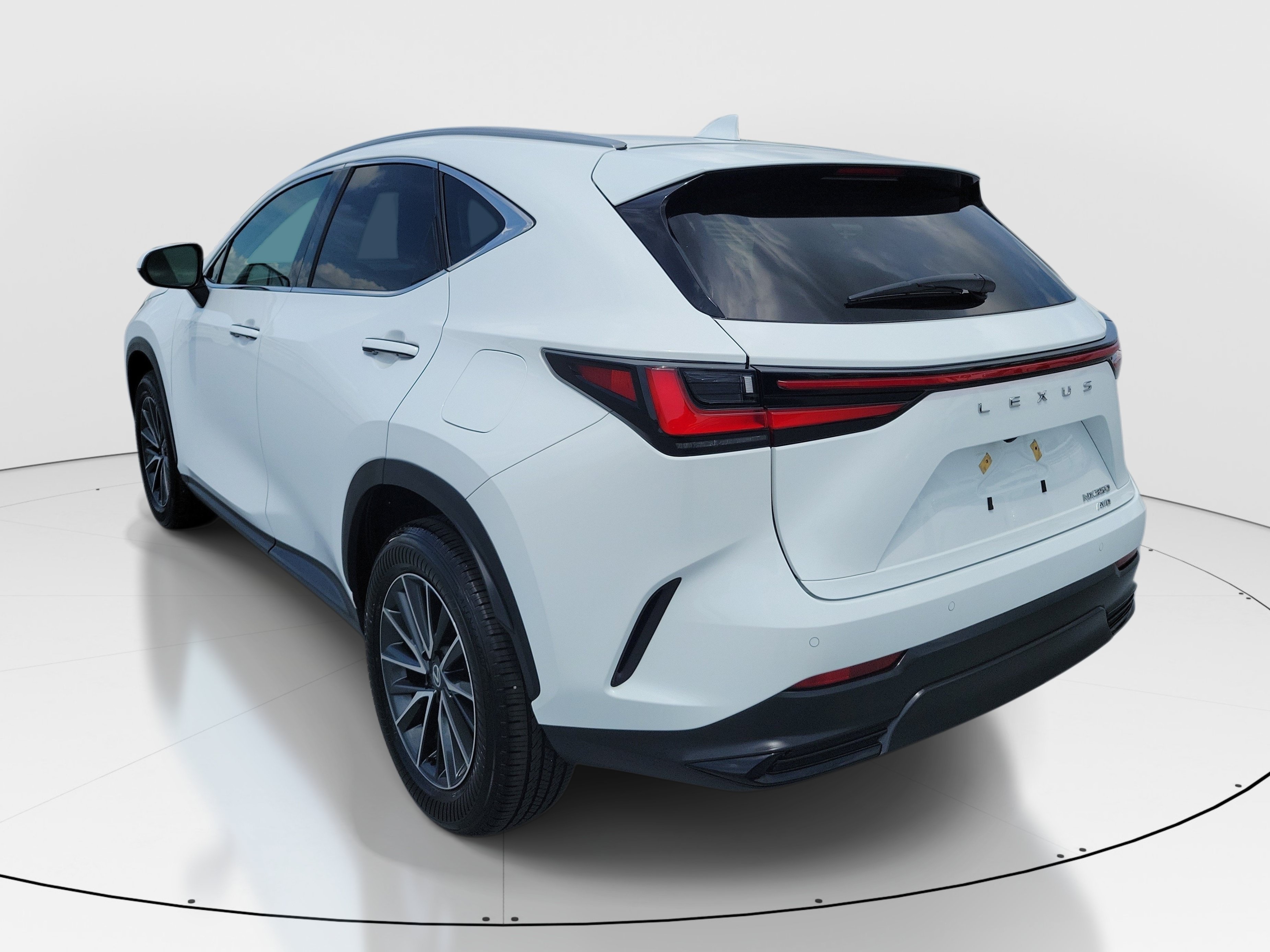 Used 2026 Ultra White Lexus NX 350 Premium image 4