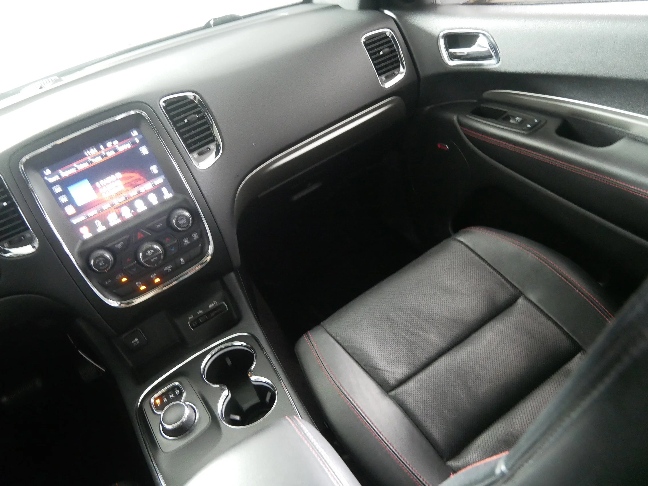 Used 2017 Vice White Tri-Coat Pearl Dodge R/T image 11
