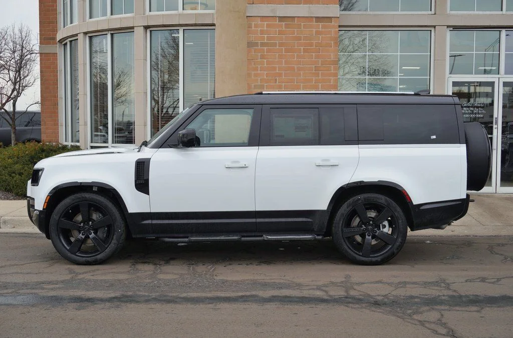 Certified Used 2026 White Land Rover X-Dynamic SE image 2