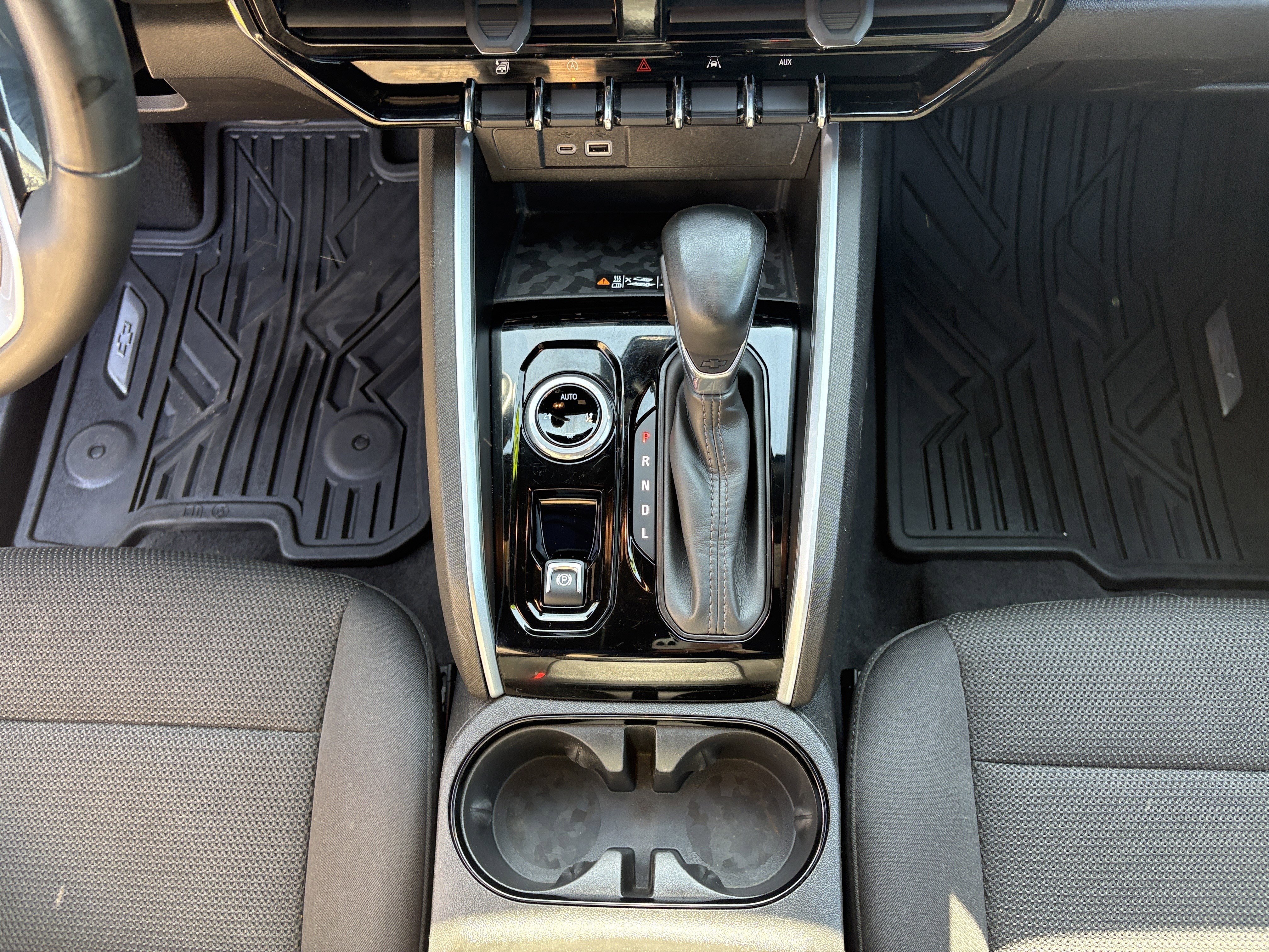 Used 2024 Summit White Chevrolet LT image 11