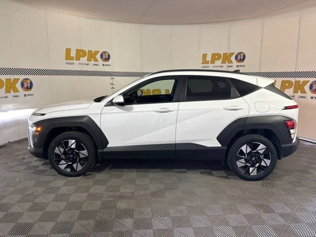 Used 2024 White Hyundai SEL image 8
