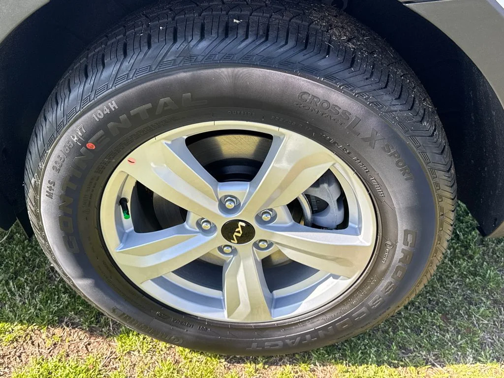 New 2026 Glacial White Pearl Kia LX image 19