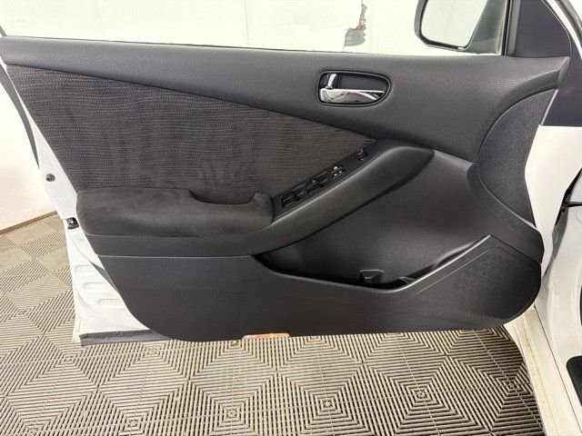 Used 2011 White Nissan 2.5 S image 10