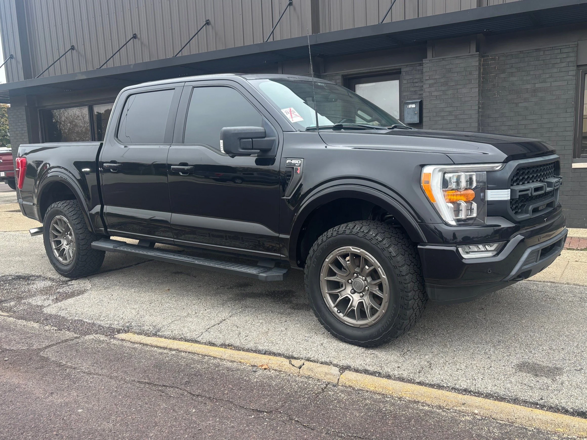 Used 2021 Agate Black Metallic Ford XLT image 3