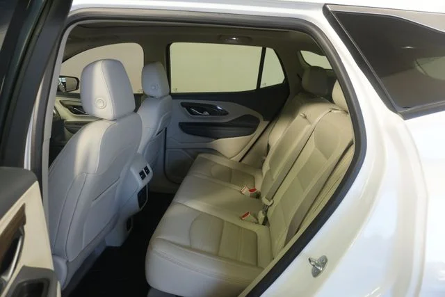 Used 2022 Summit White GMC Denali image 28