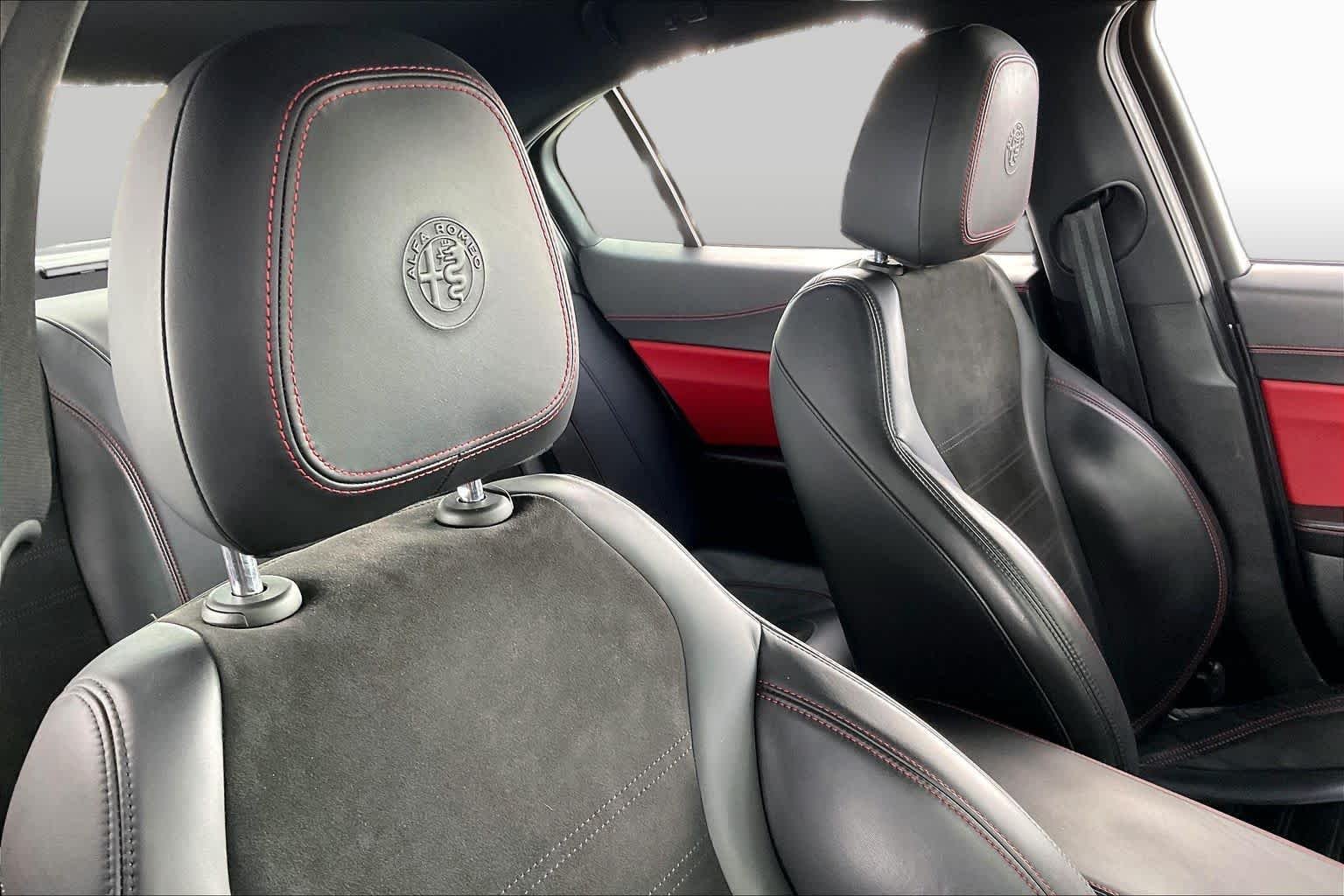 Used 2018 Vesuvio Gray Metallic Alfa Romeo  image 9