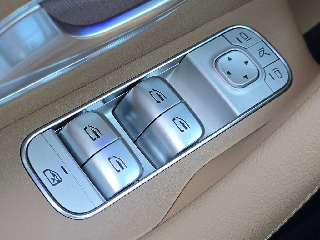 New 2026 MANUFAKTUR Moonlight White Metallic Mercedes-Benz GLS 580 image 70