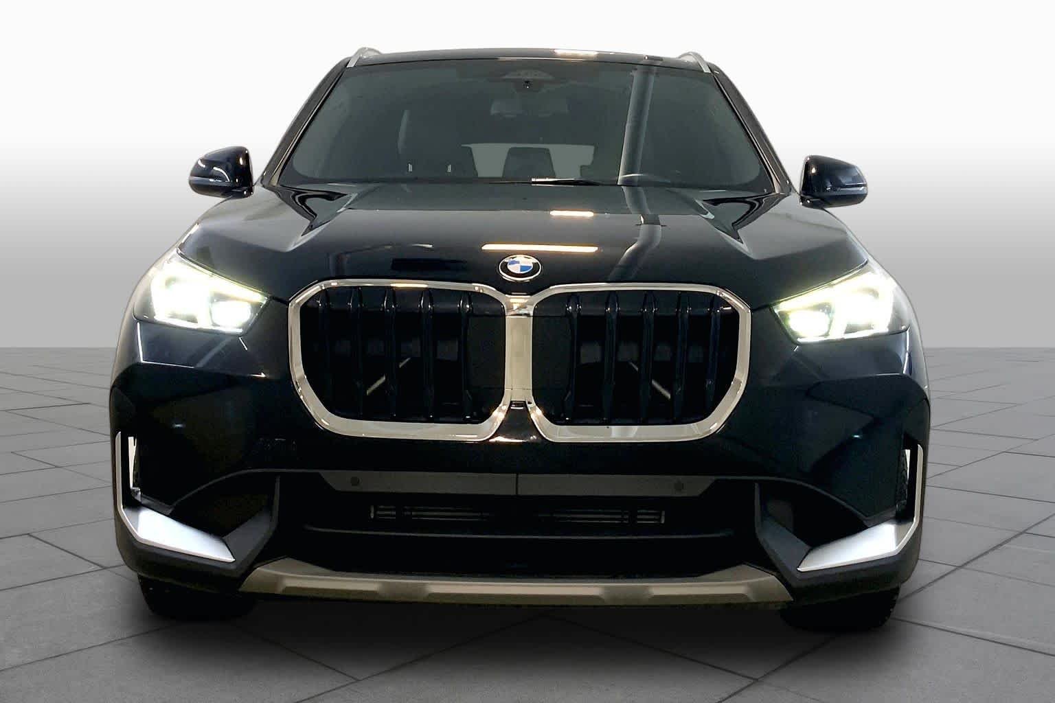 Used 2023 Black Sapphire Metallic BMW xDrive28i image 3