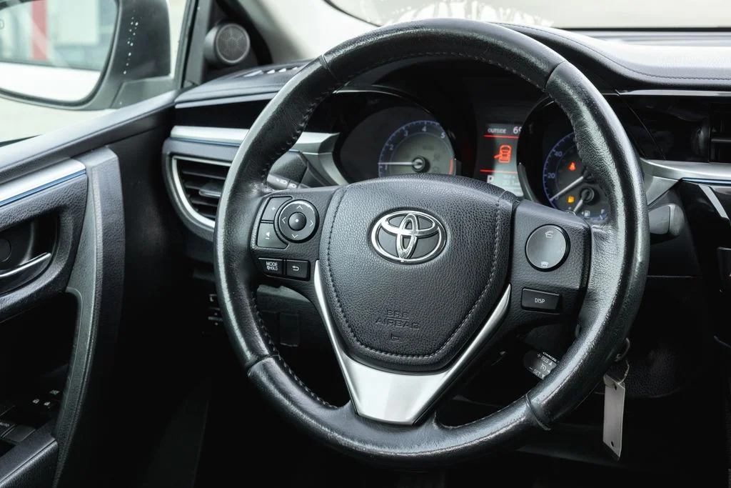 Used 2014 Super White Toyota S image 26