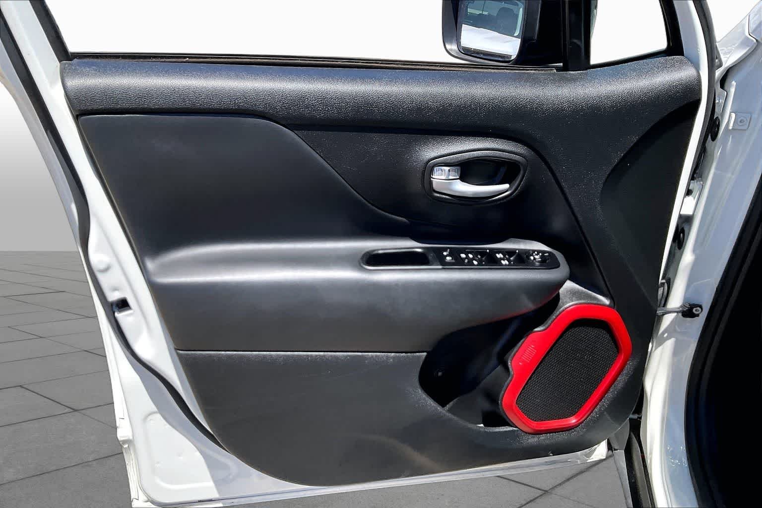 Used 2023 Alpine White Clearcoat Jeep Trailhawk image 21