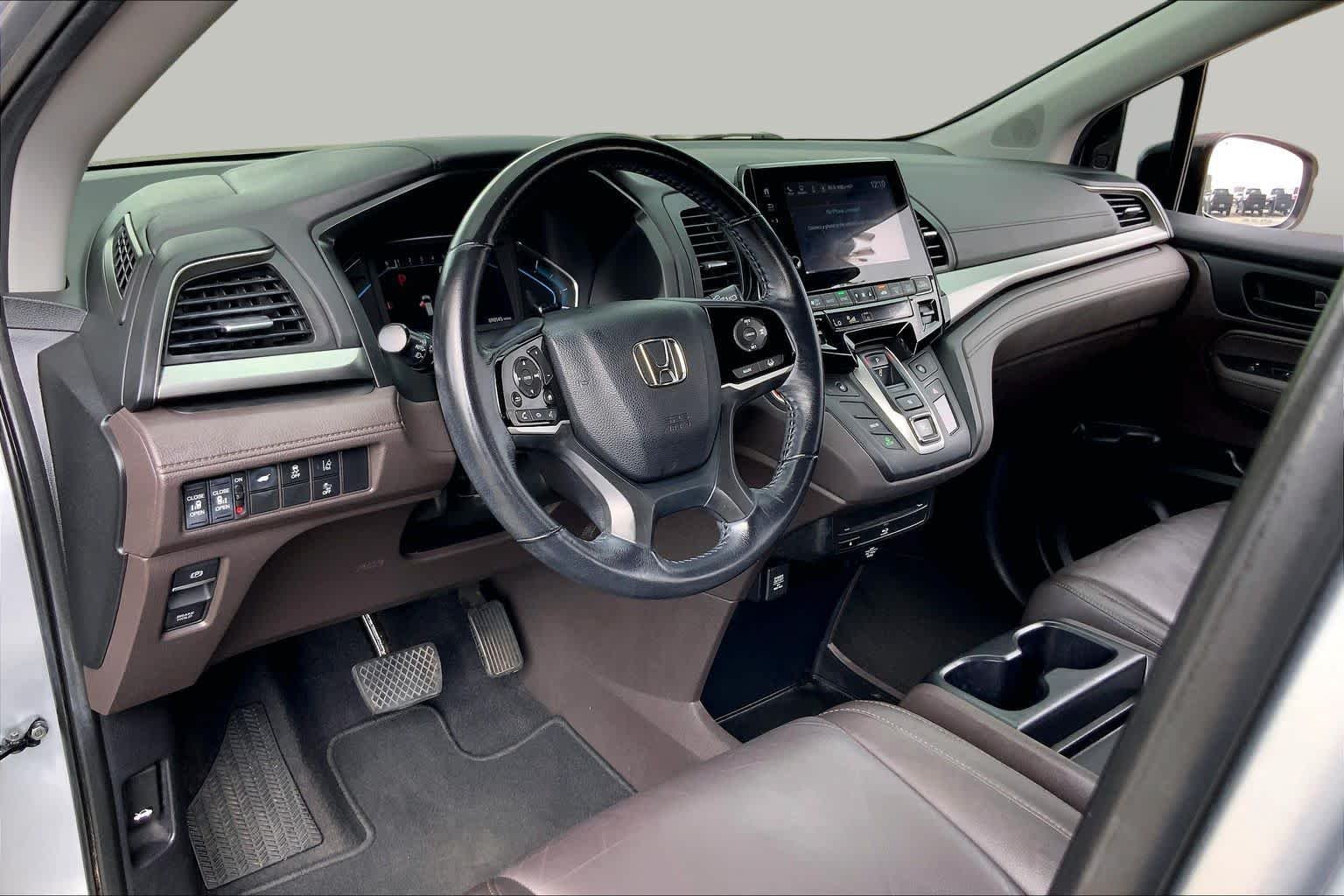 Used 2019 Lunar Silver Metallic Honda EX-L w/Navi/RES image 17