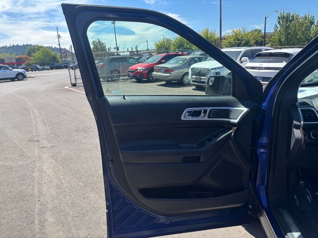 Used 2014 Blue Metallic Ford Limited image 22