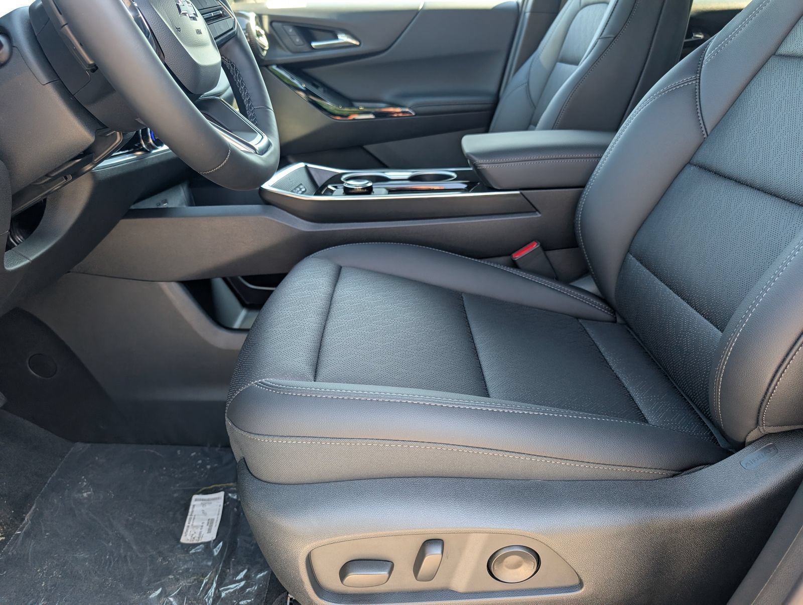 New 2027 Summit White Chevrolet LT image 6