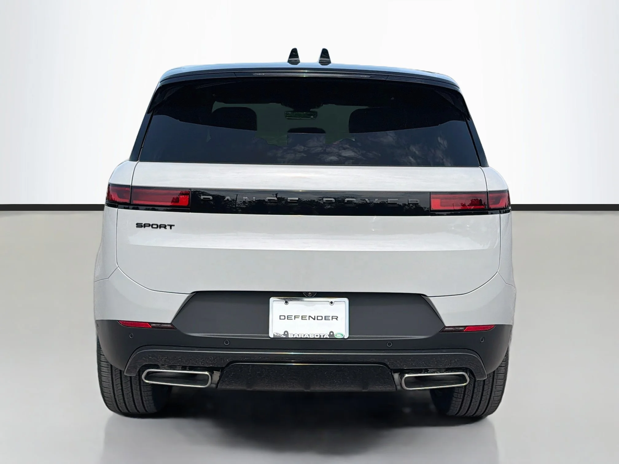 New 2026 Borasco Grey Land Rover SE image 4