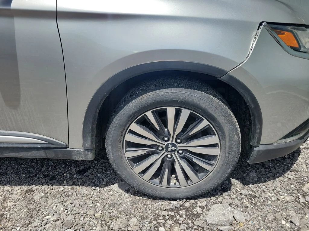 Used 2020 Silver Mitsubishi  image 6