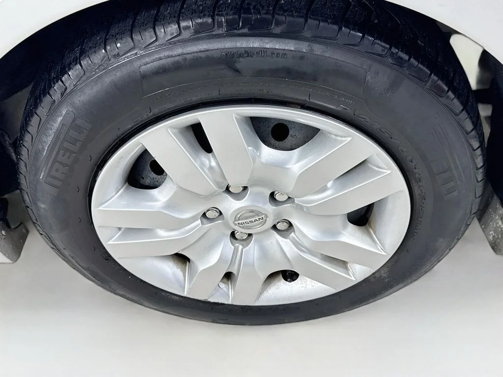 Used 2012 Brilliant Silver Metallic Nissan 2.5 S image 35