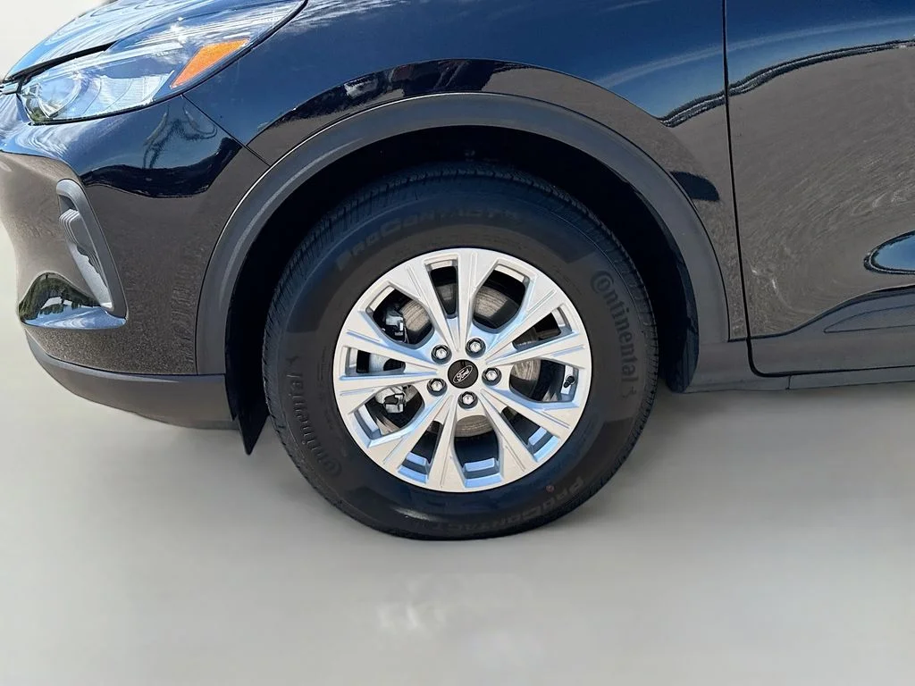 Used 2025 Black Metallic Ford Active image 23