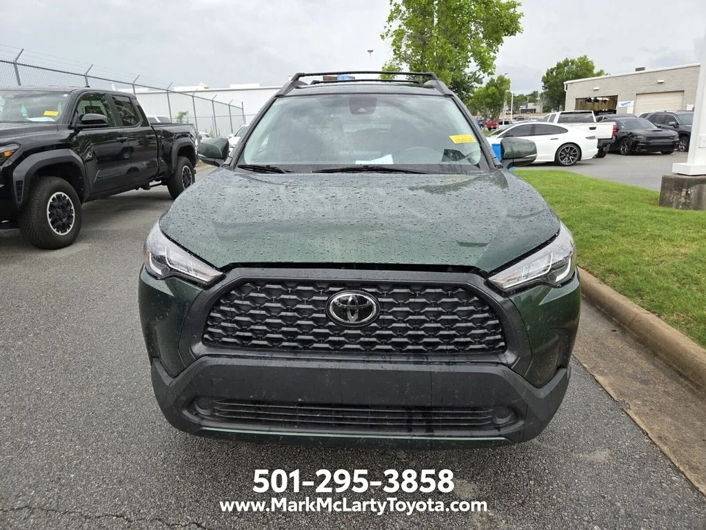 Used 2022  Toyota LE image 2